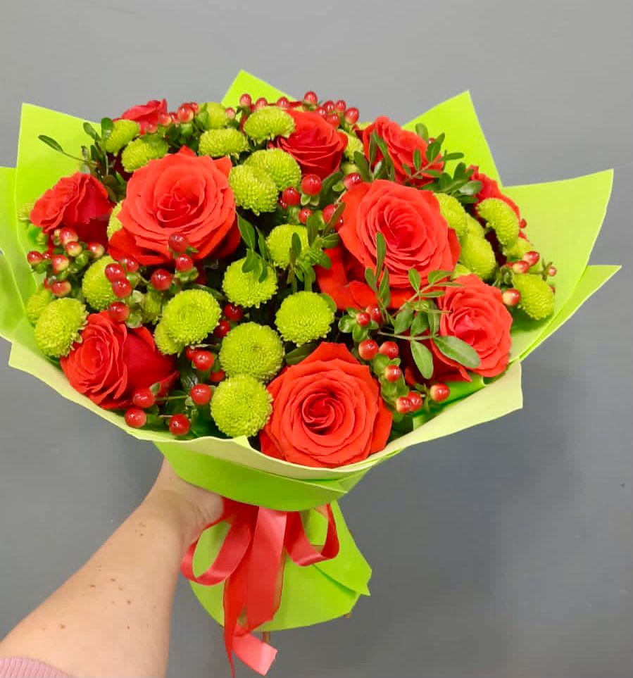 Букет цветов из: Хризантемы и Розы в Ассоколае