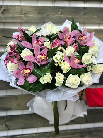 Букет цветов из: Розы и Хризантемы в Ассоколае