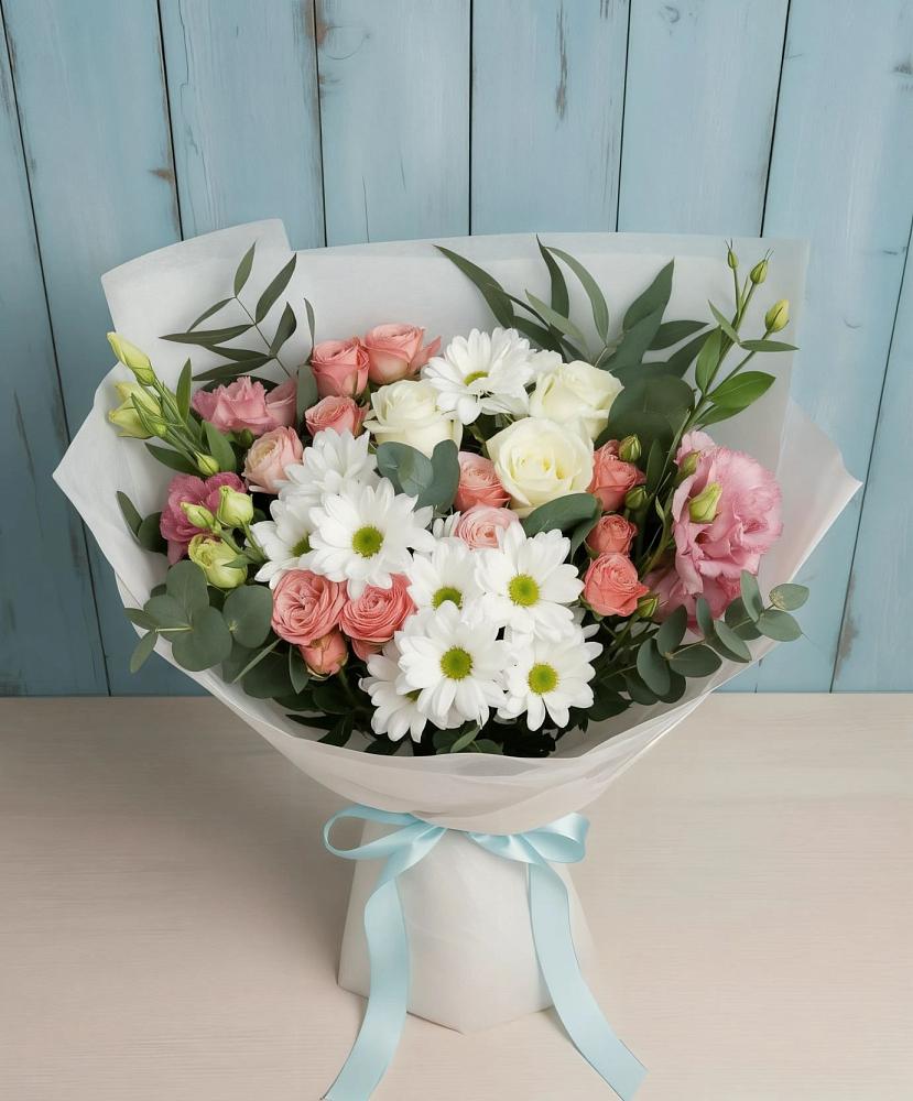 Букет цветов из: Розы, Лизиантусы и Хризантемы в Ассоколае