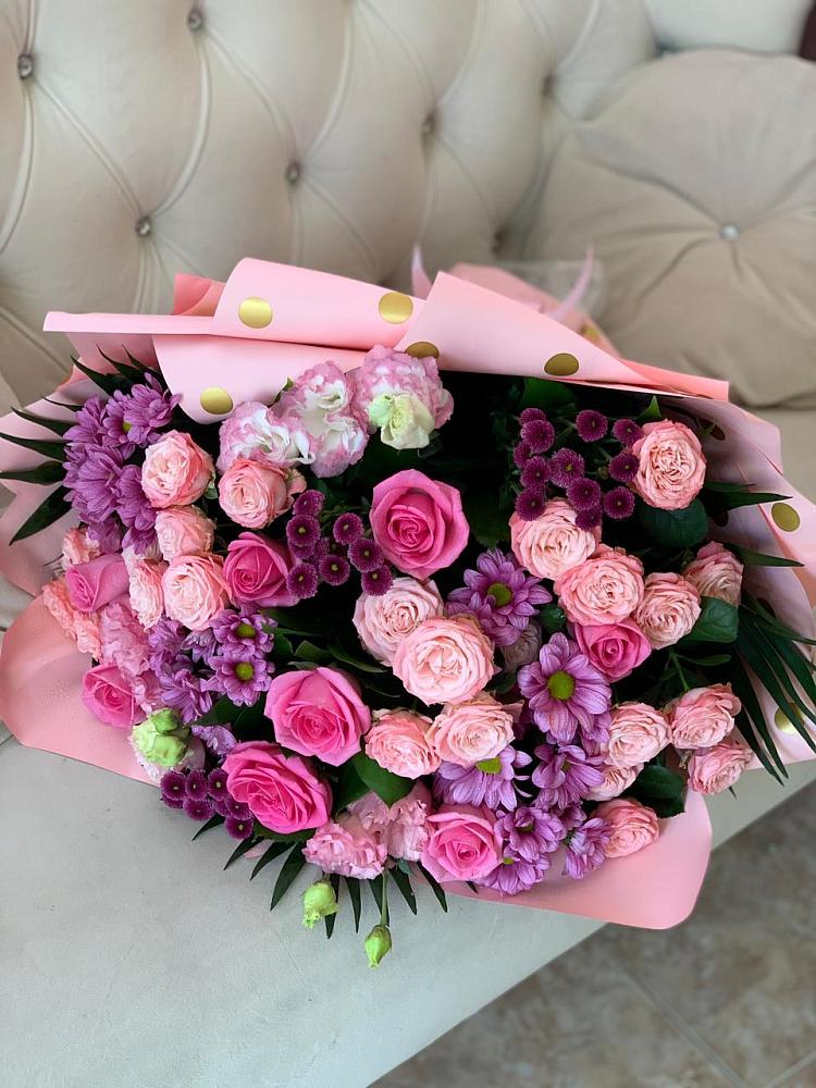 Букет цветов из: Хризантемы, Розы и Лизиантусы в Ассоколае