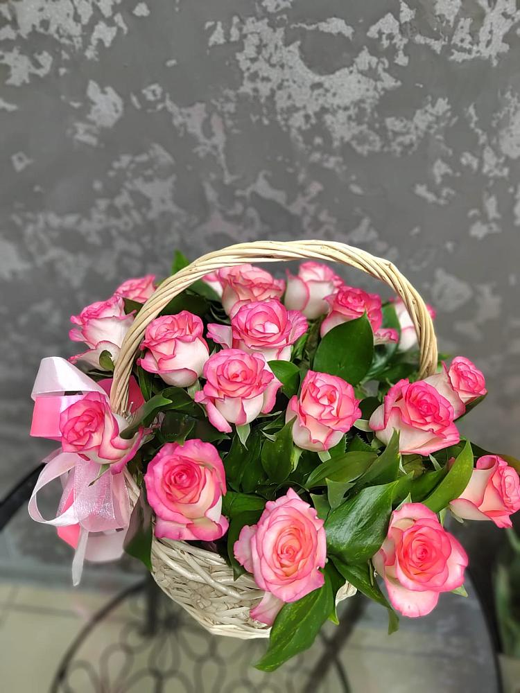 Цветочная композиция из Розы в корзине в Ассоколае