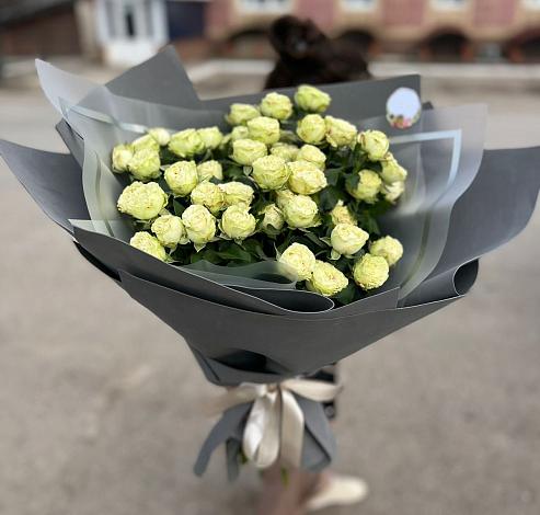 Букет Белые кустовые розы Солинеро в Ассоколае