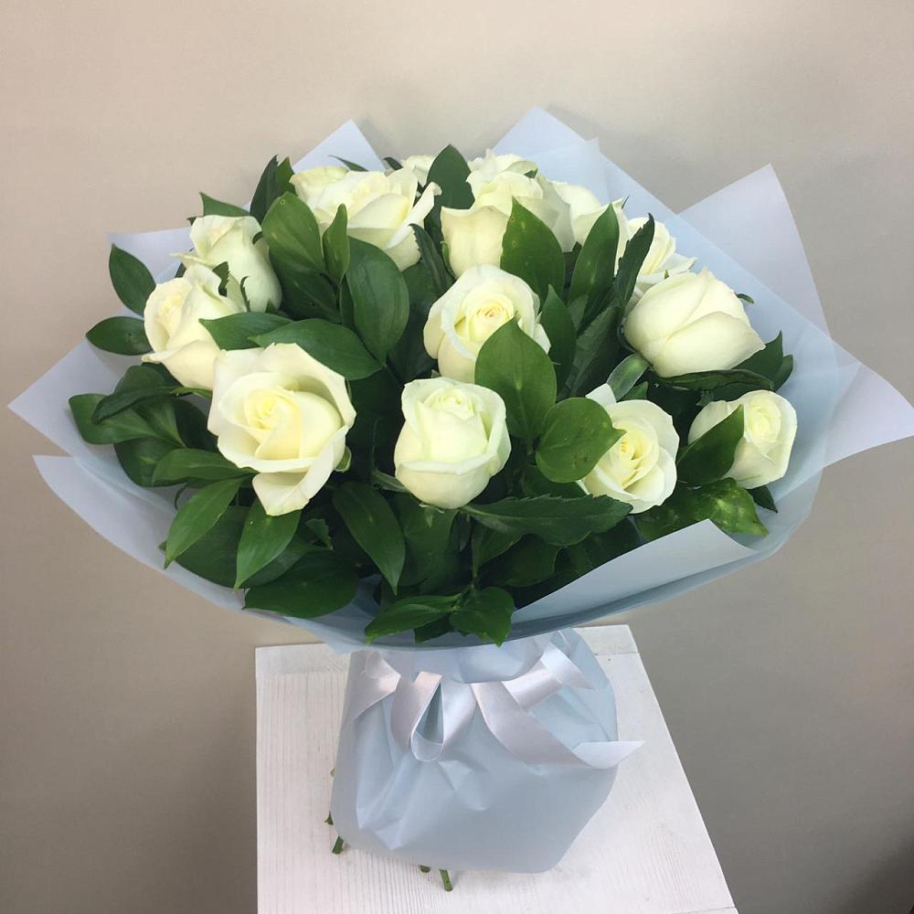 Букет 15 Белых роз Проуд в Ассоколае
