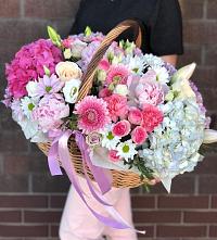 Цветочная композиция из Розы, Хризантемы, Пионы и Лизиантусы в корзине #REPLACE_PRED# Ассоколае