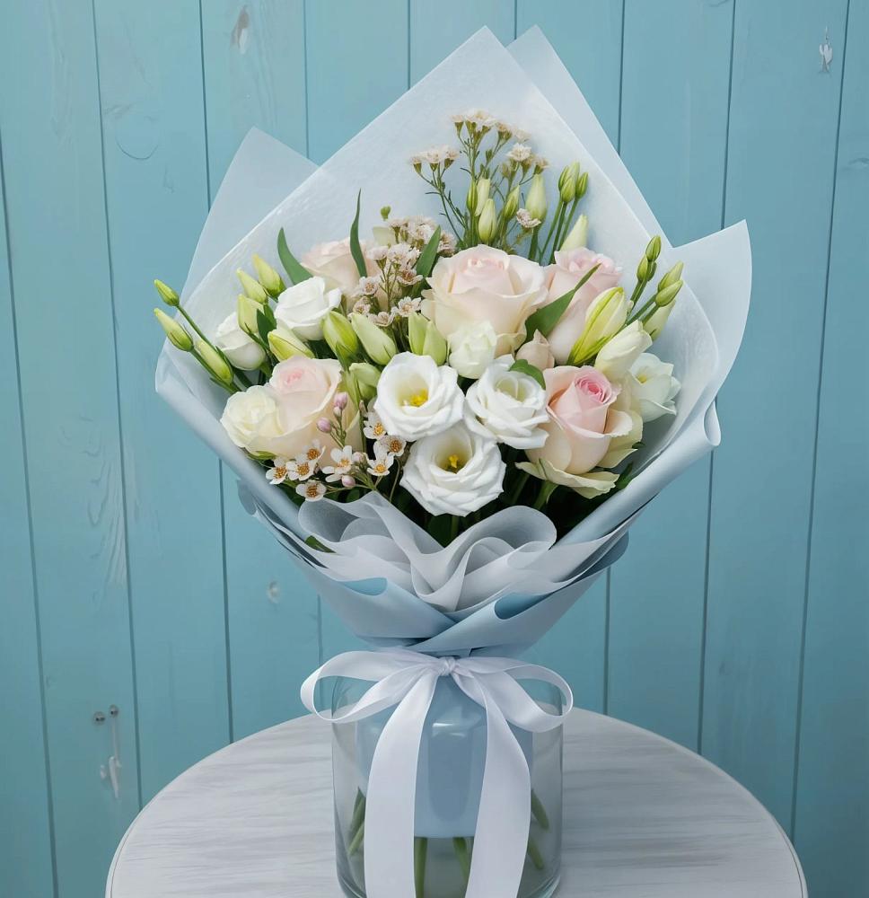 Букет цветов из: Розы и Лизиантусы в Ассоколае