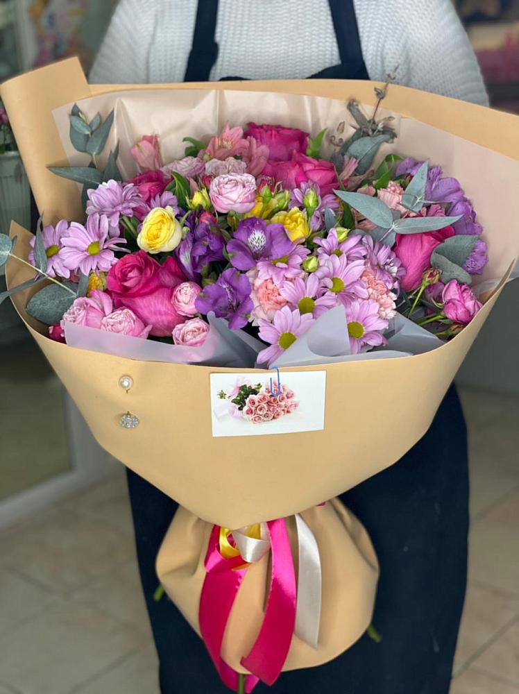 Букет цветов из: Хризантемы, Гвоздики и Альстромерии в Ассоколае