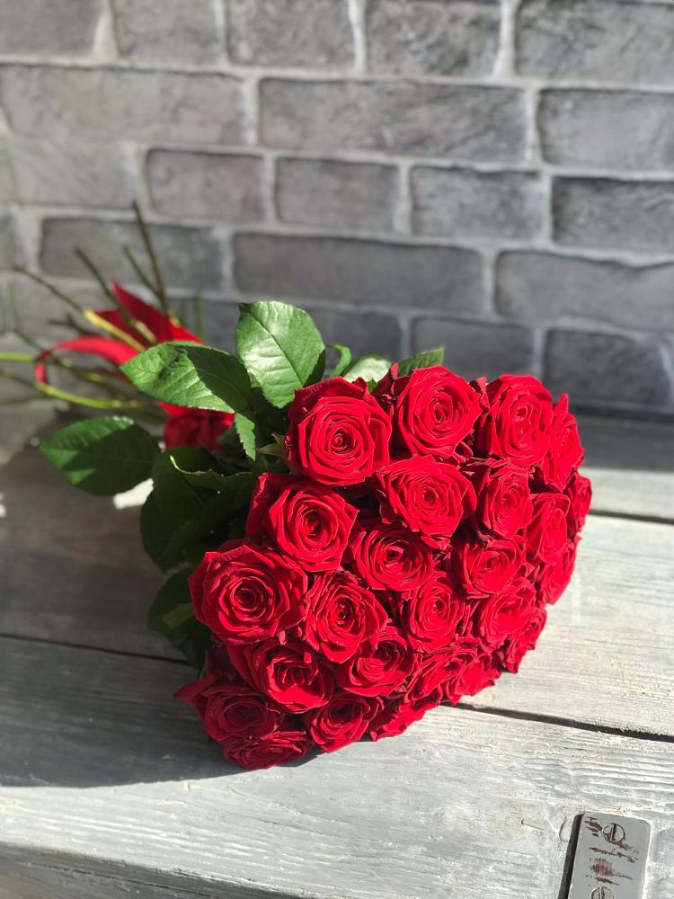 Букет Красные розы Фридом в Ассоколае