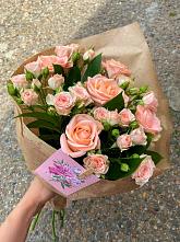 Букет цветов из:  Розы #REPLACE_PRED# Ассоколае