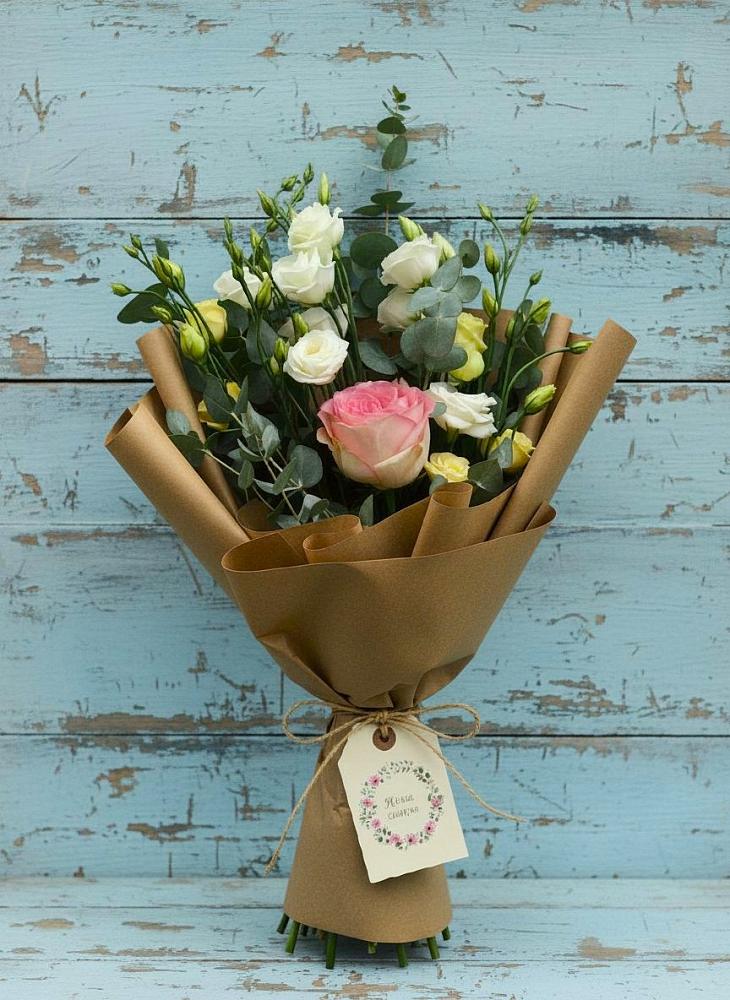 Букет цветов из: Розы и Лизиантусы в Ассоколае