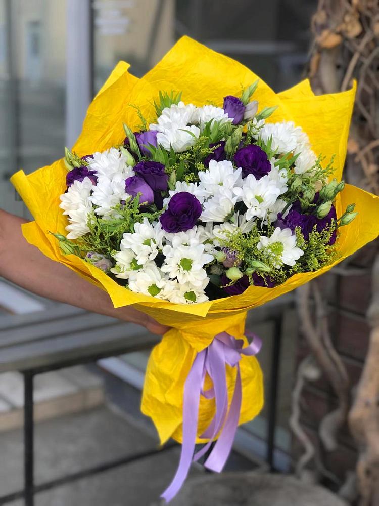 Букет цветов из: Ирисы, Хризантемы и Ромашки в Ассоколае