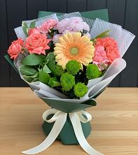 Букет цветов из:  Гвоздики, Розы, Герберы и Хризантемы в Ассоколае