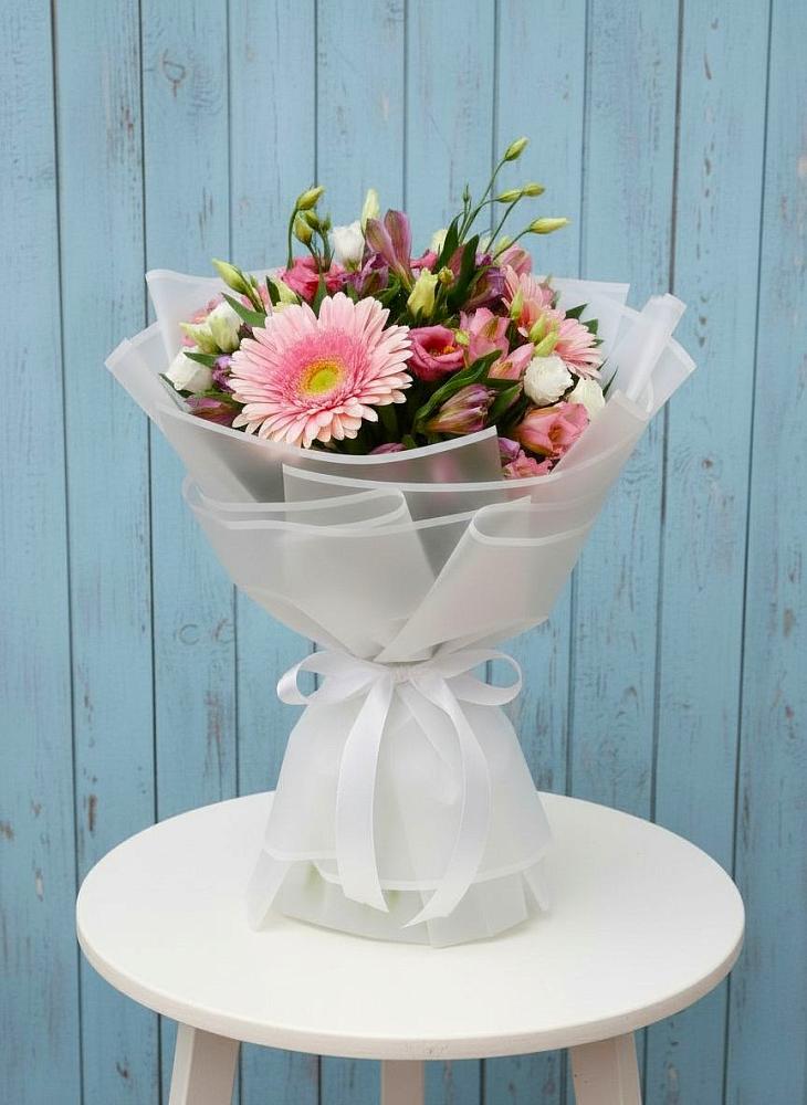 Букет цветов из: Герберы, Альстромерии и Лизиантусы в Ассоколае