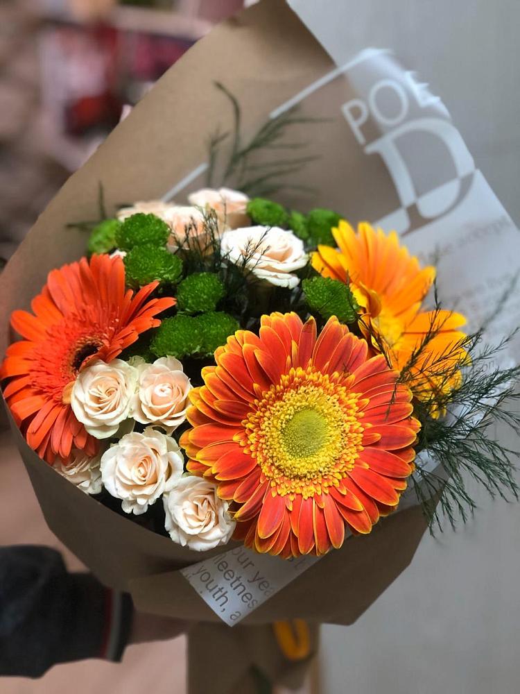 Букет цветов из: Герберы, Хризантемы и Розы в Ассоколае
