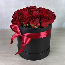 Цветочная композиция из Розы в шляпной коробке в Ассоколае