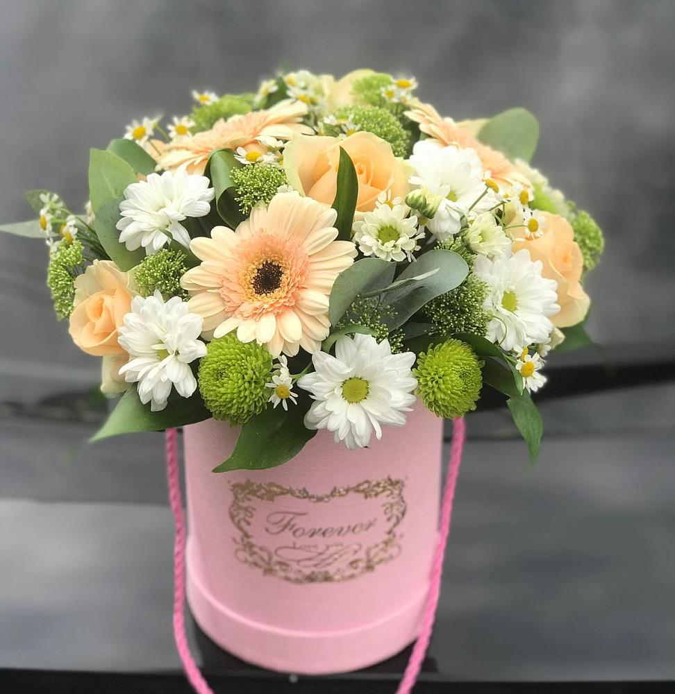 Цветочная композиция из Розы, Герберы и Хризантемы в шляпной коробке в Ассоколае